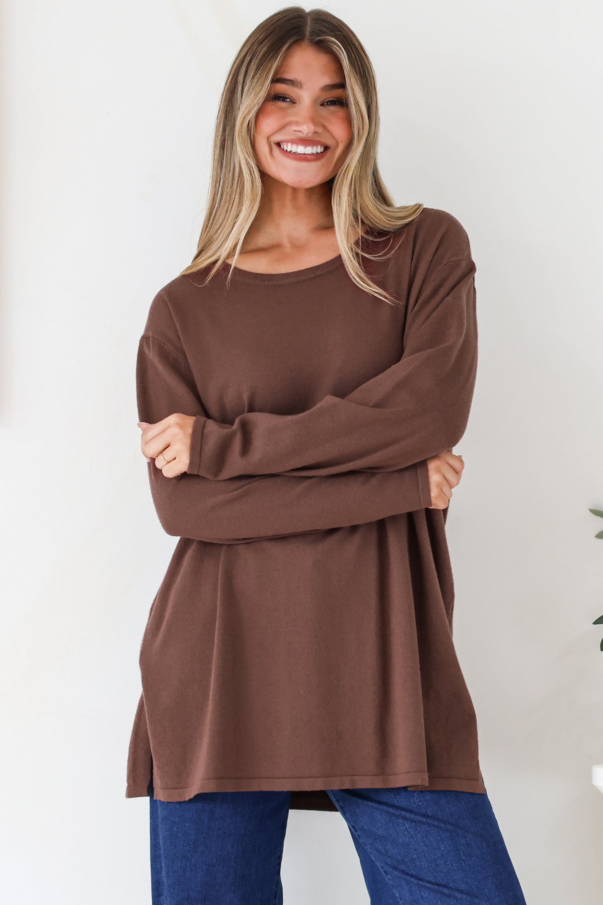 Rylee Jumper - Crew Neck Long Sleeve Pullover with Side Splits in Chocolate