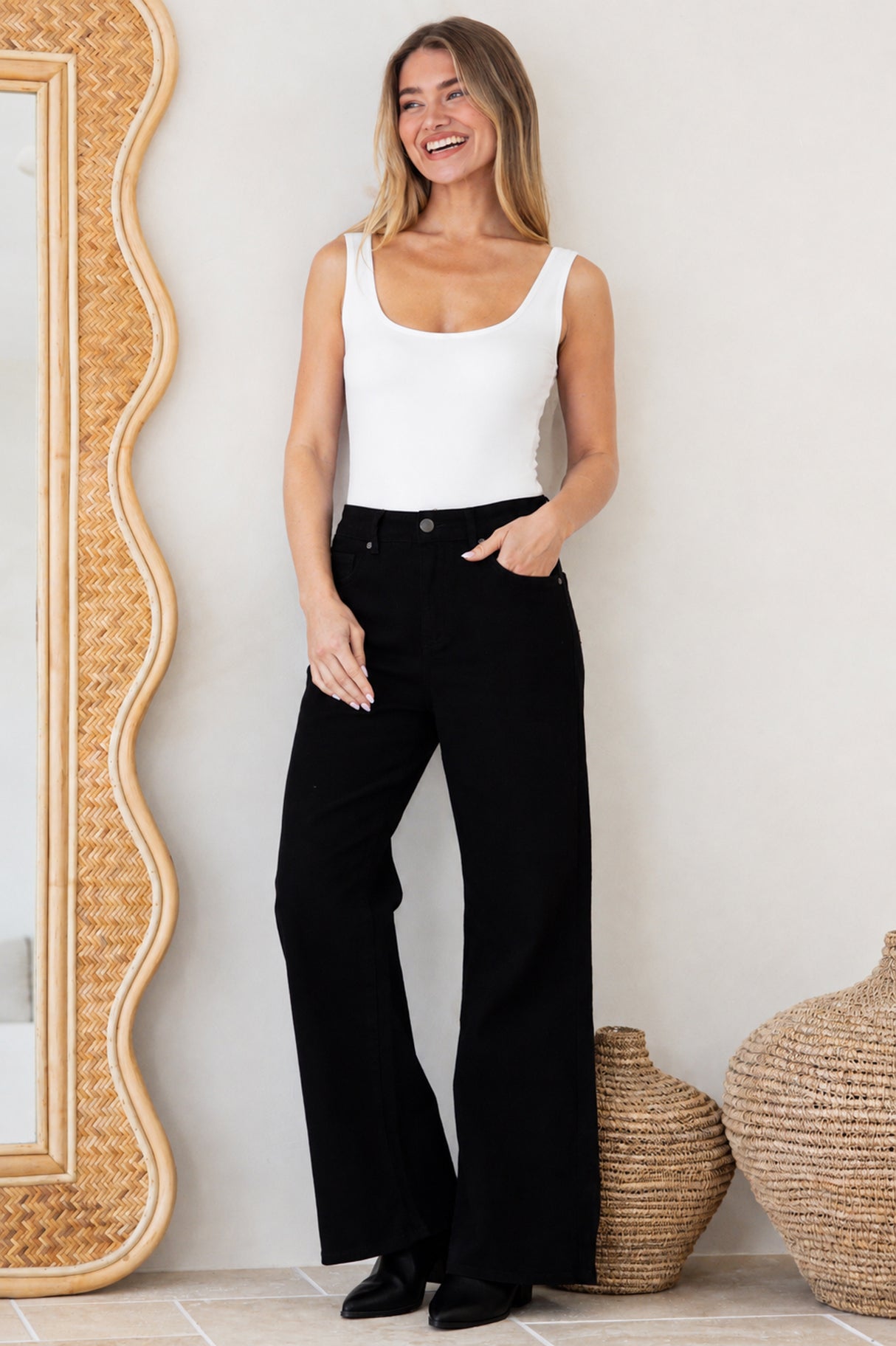 Samieka Jeans - Highwaisted Wide Leg Jean in Black