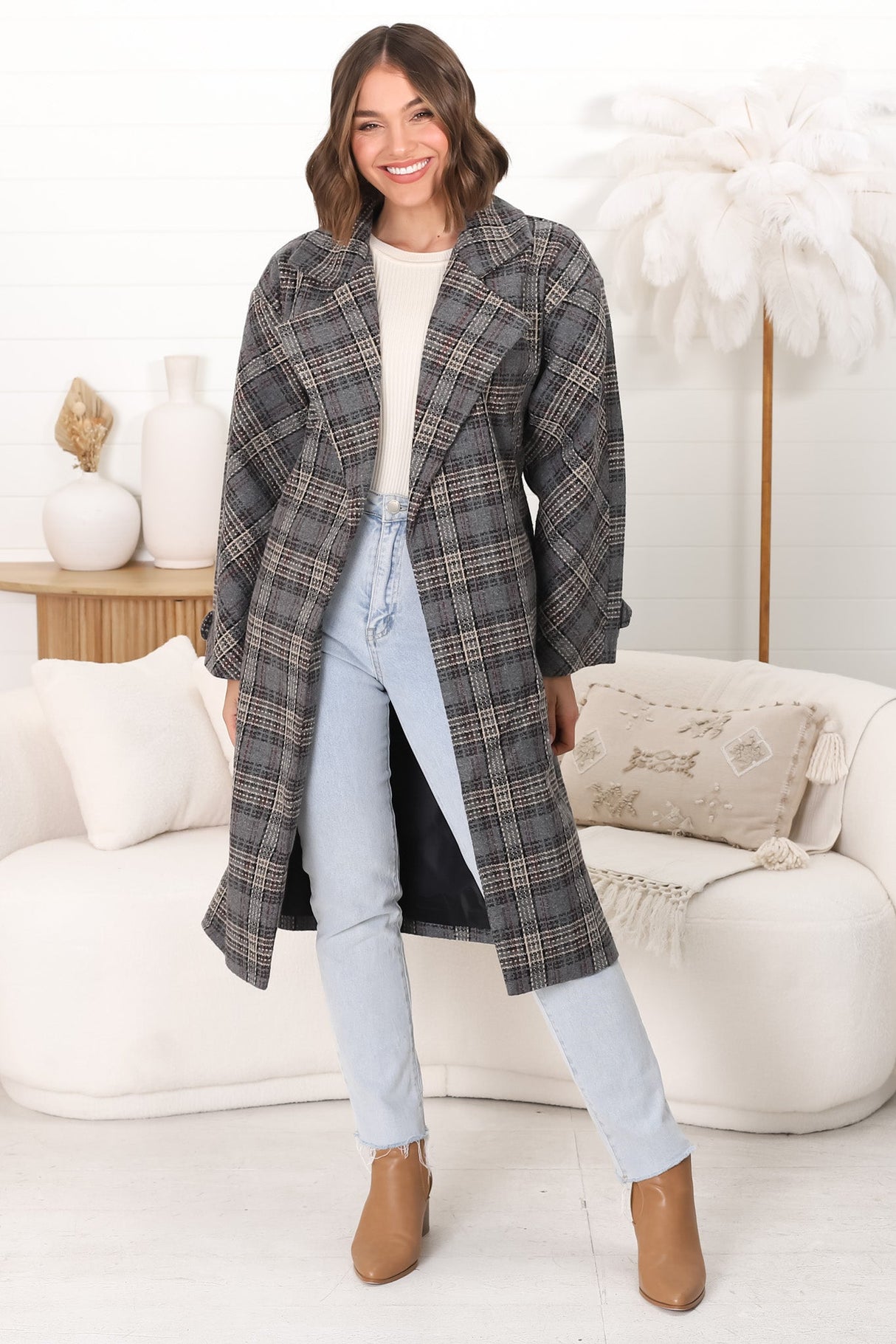 Simone Coat - Lapel Collar Checkered Relaxed Coat in Grey