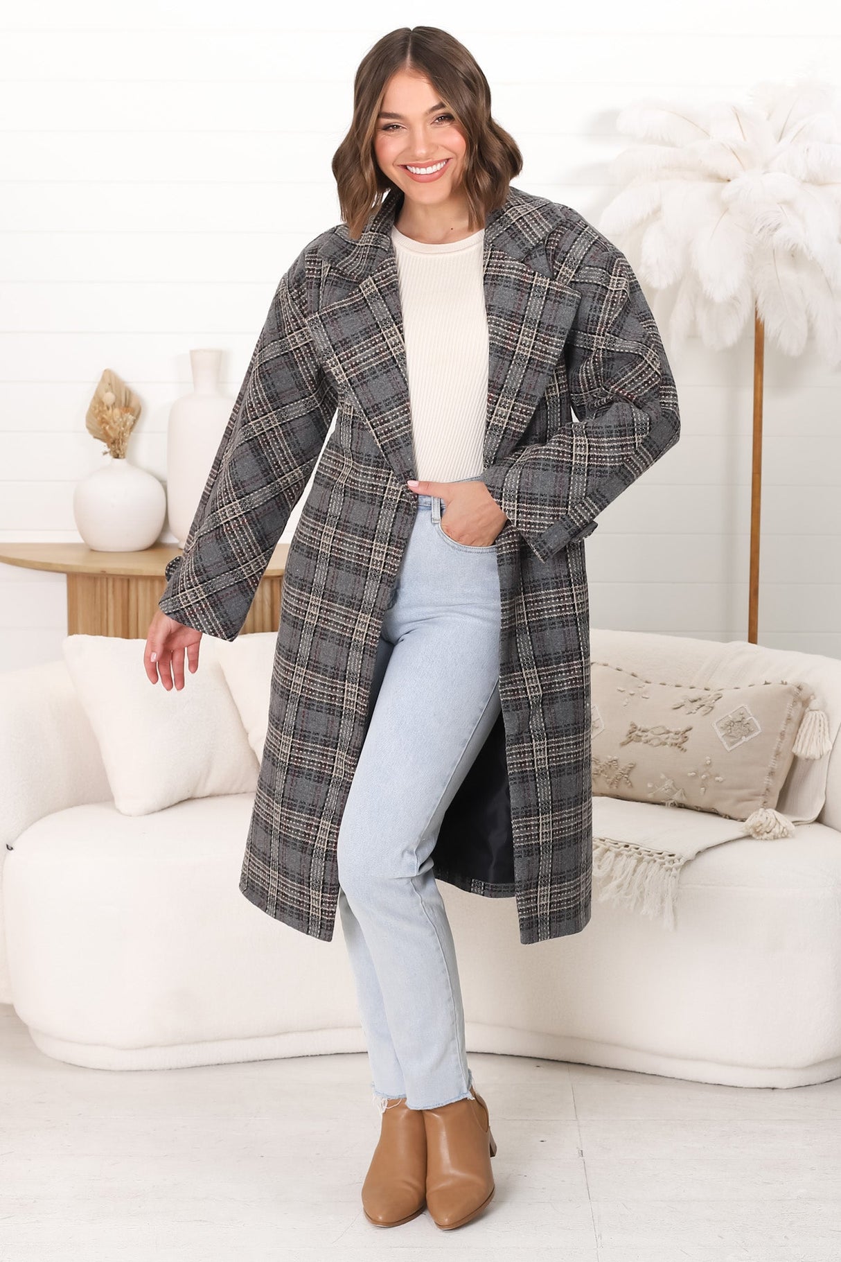 Simone Coat - Lapel Collar Checkered Relaxed Coat in Grey