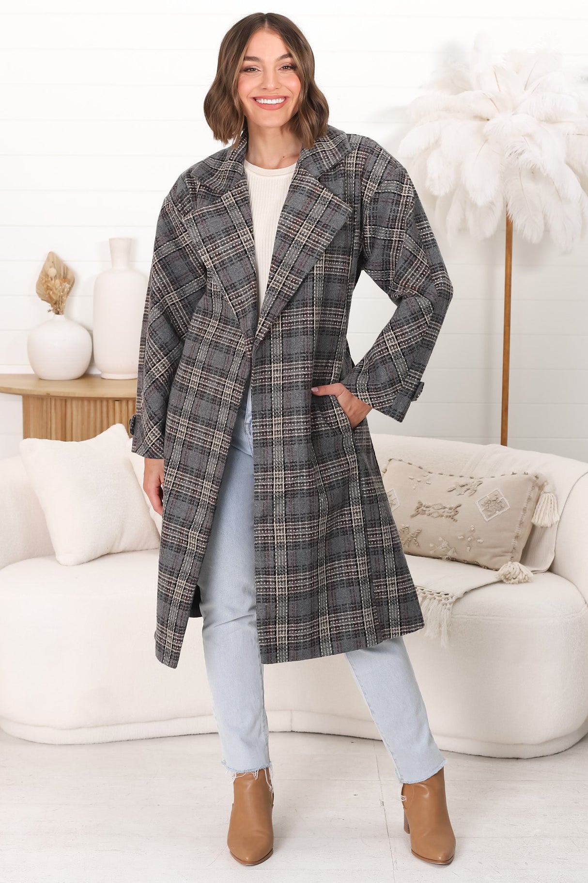 Simone Coat - Lapel Collar Checkered Relaxed Coat in Grey