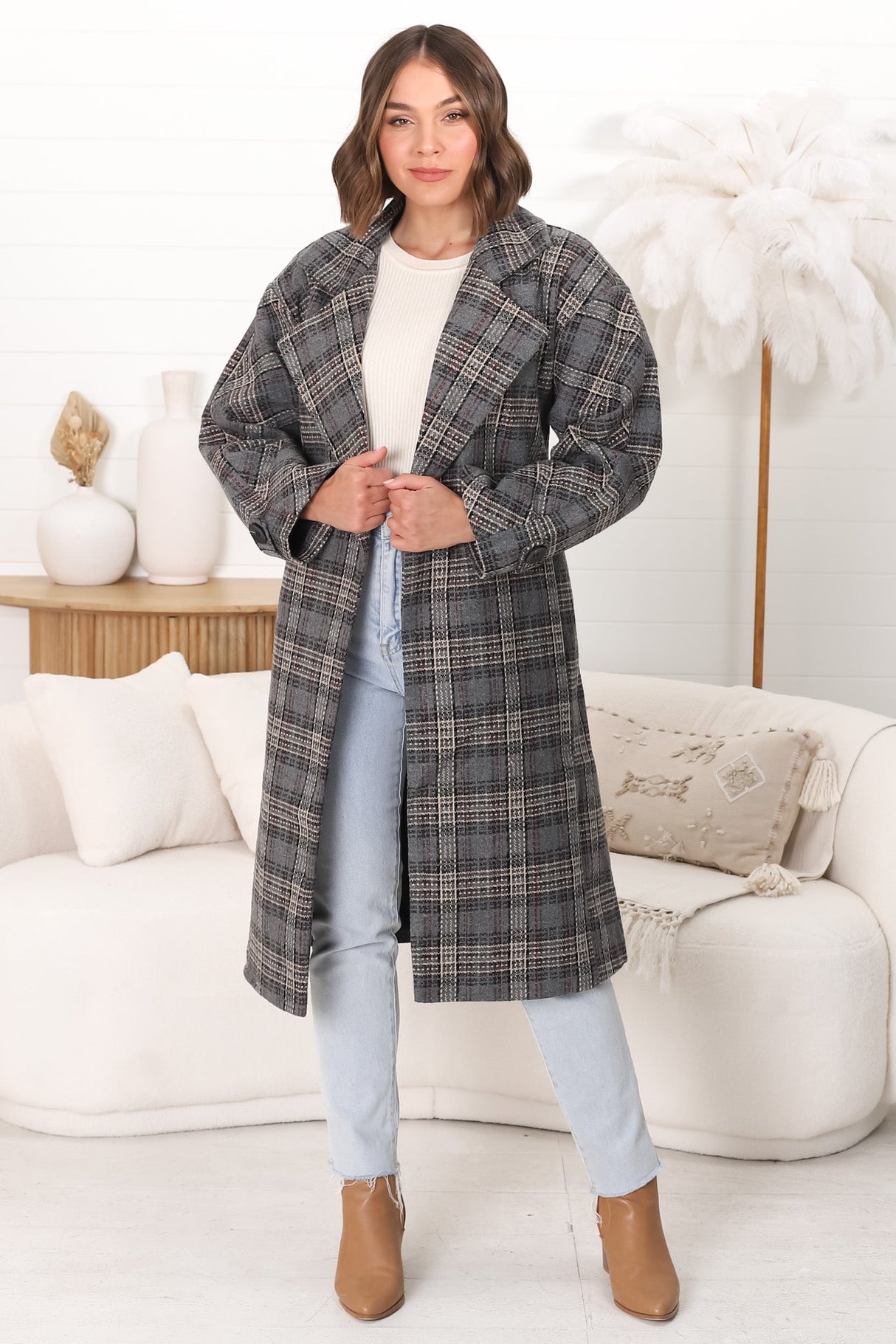 Simone Coat - Lapel Collar Checkered Relaxed Coat in Grey