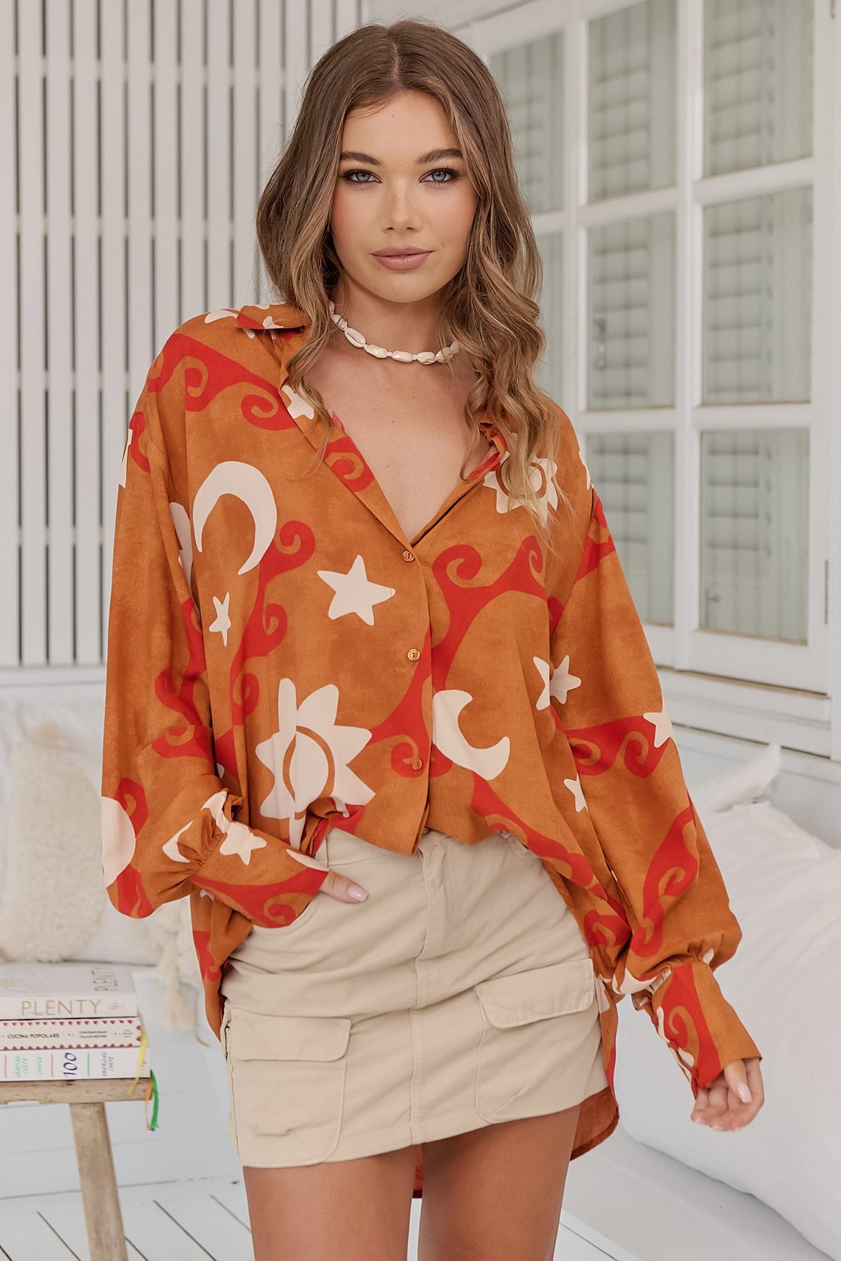 JAASE - Stevie Shirt: High-Low Button Down Shirt in Sina Print