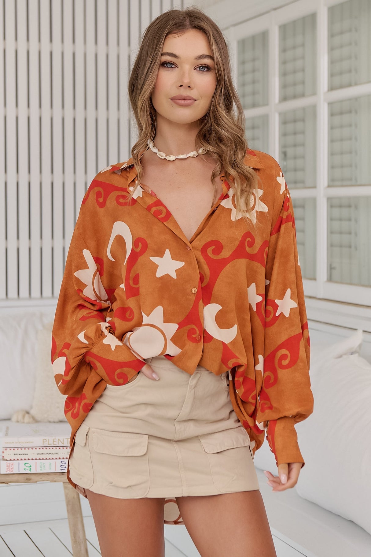 JAASE - Stevie Shirt: High-Low Button Down Shirt in Sina Print