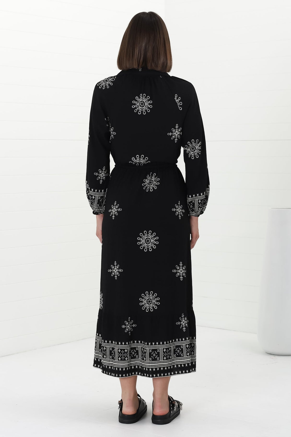 Sullivan Midi Dress - Mandarin Collar 3/4 Sleeve Dress with Pull Tie Waist in Lula Print Black