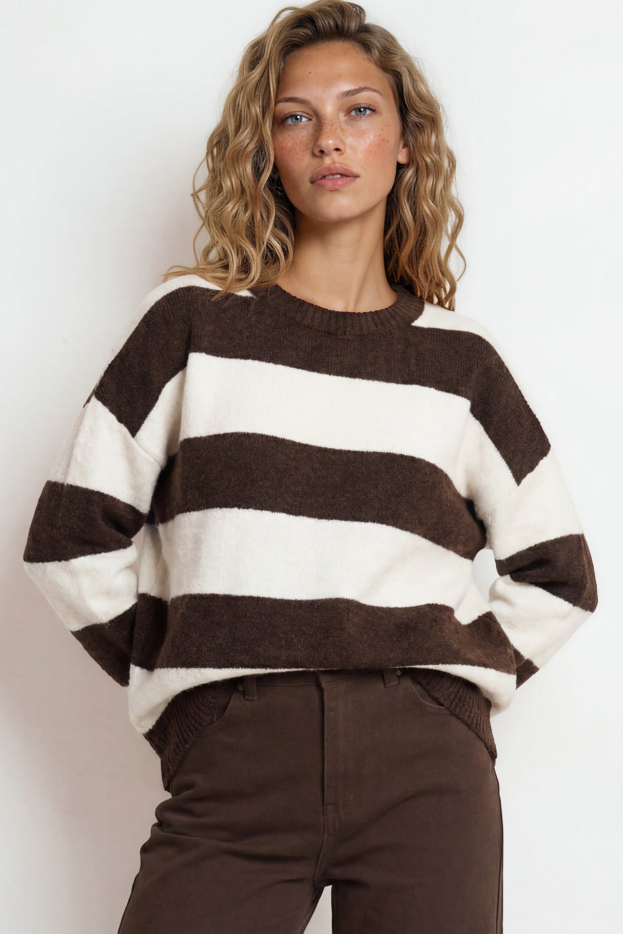 Model wearingSumner Jumper in Chocolate/White from Salty Crush