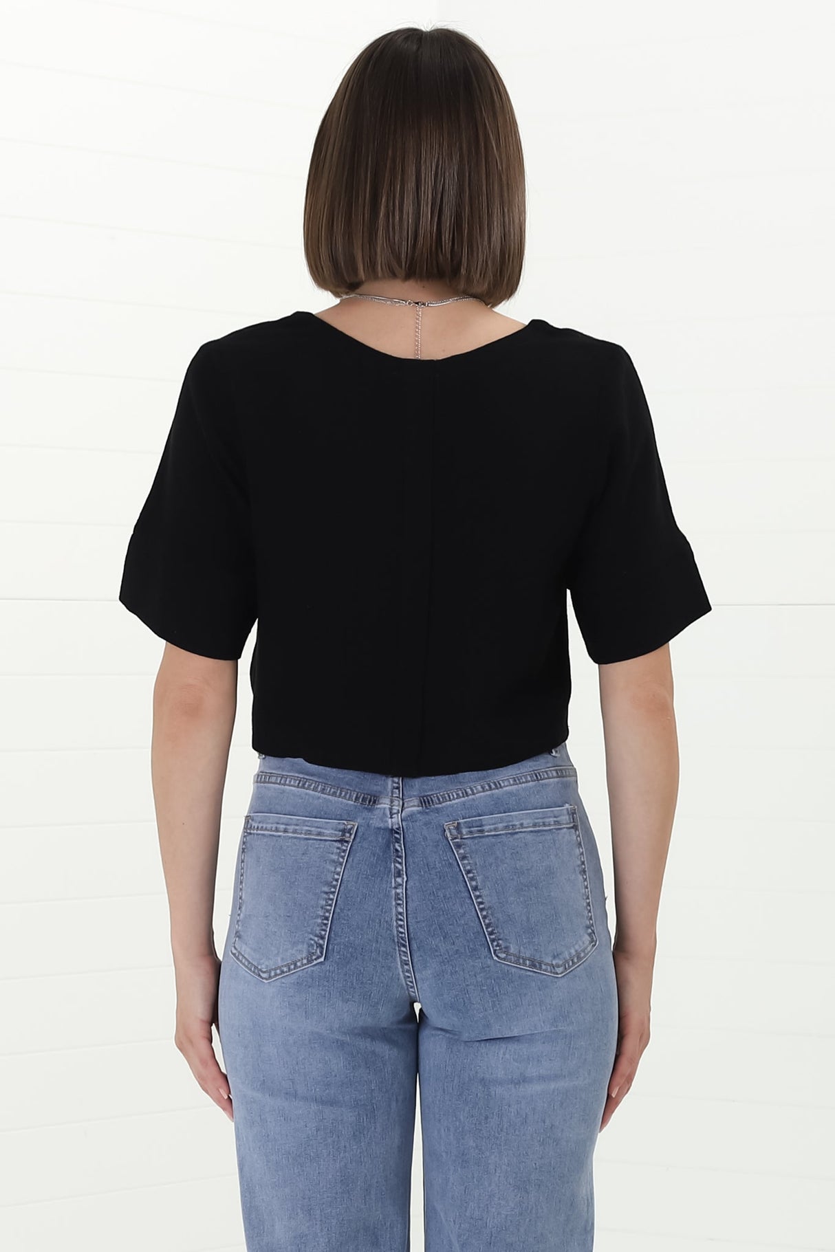 Susan Top - Boxy V-Neckline Linen Crop Top in Black