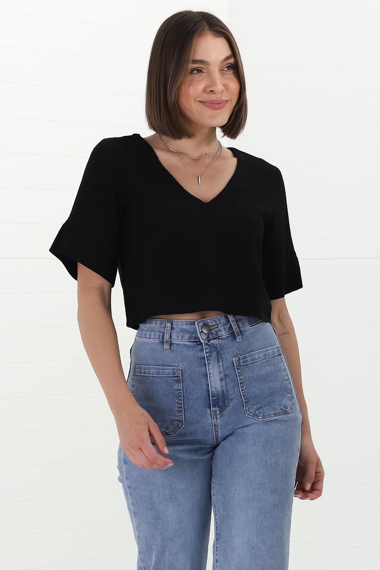 Susan Top - Boxy V-Neckline Linen Crop Top in Black