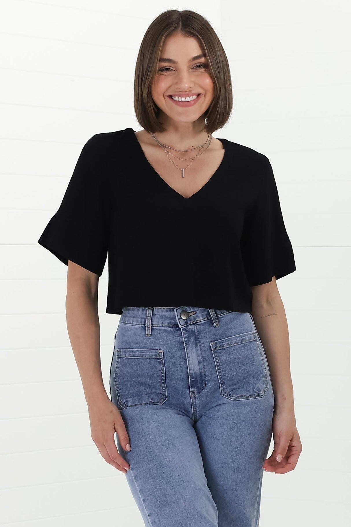 Susan Top - Boxy V-Neckline Linen Crop Top in Black