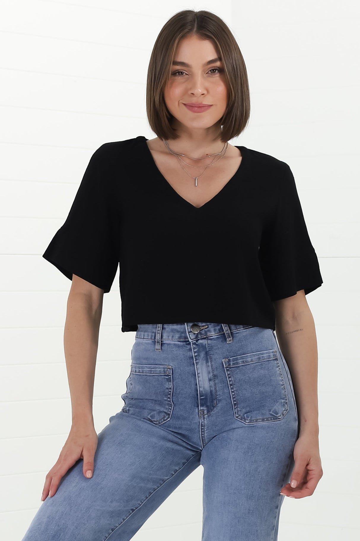 Susan Top - Boxy V-Neckline Linen Crop Top in Black