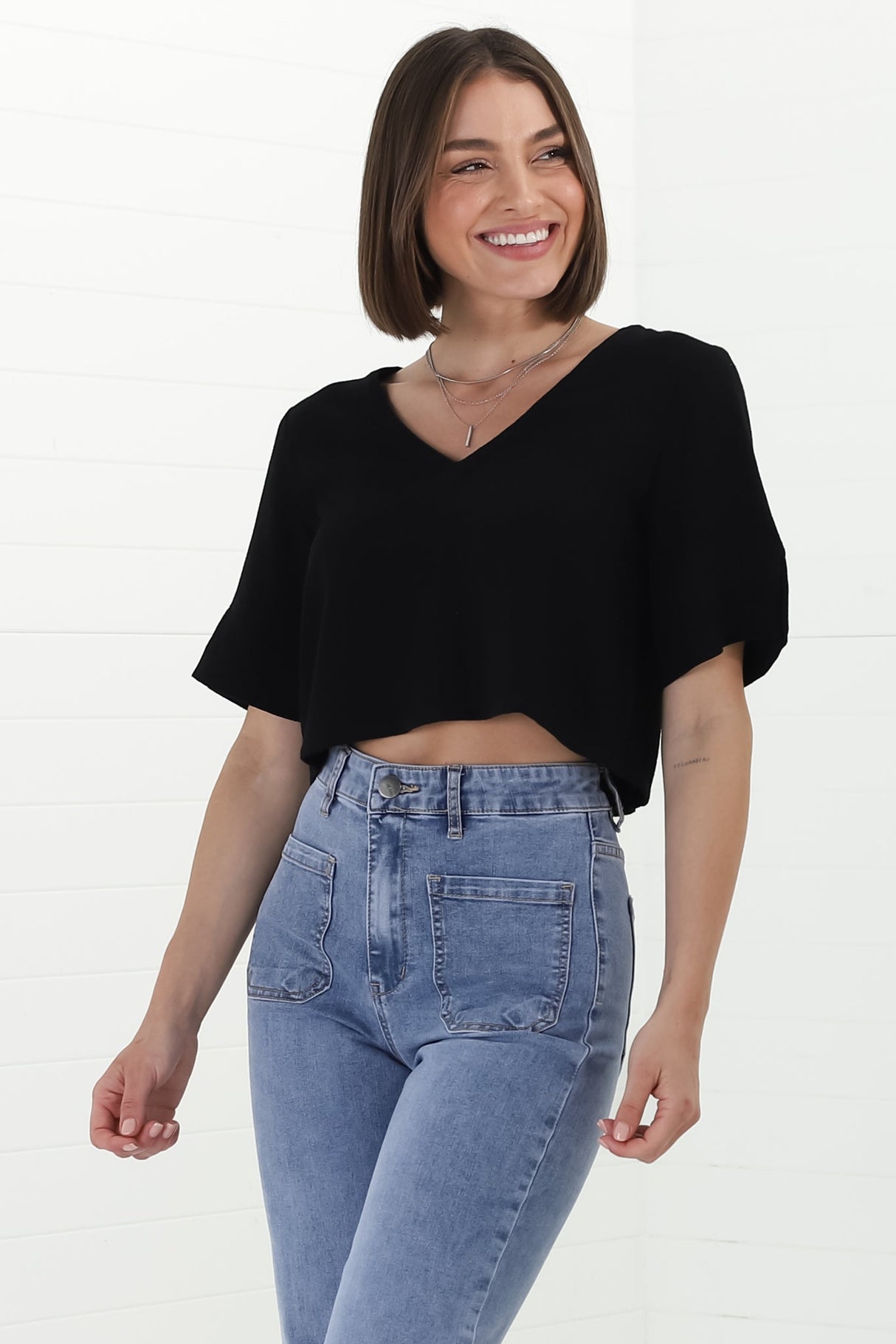 Susan Top - Boxy V-Neckline Linen Crop Top in Black