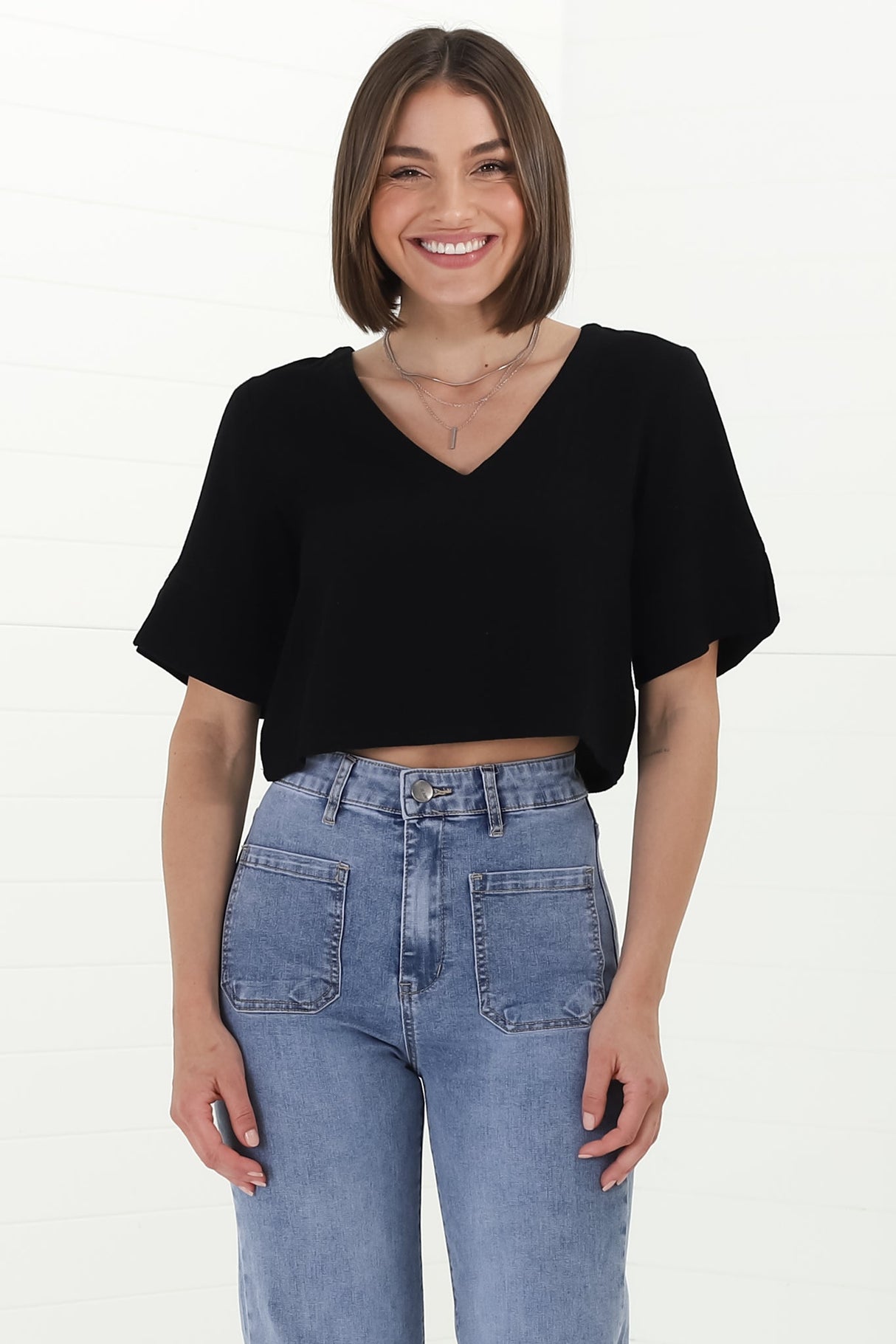 Susan Top - Boxy V-Neckline Linen Crop Top in Black