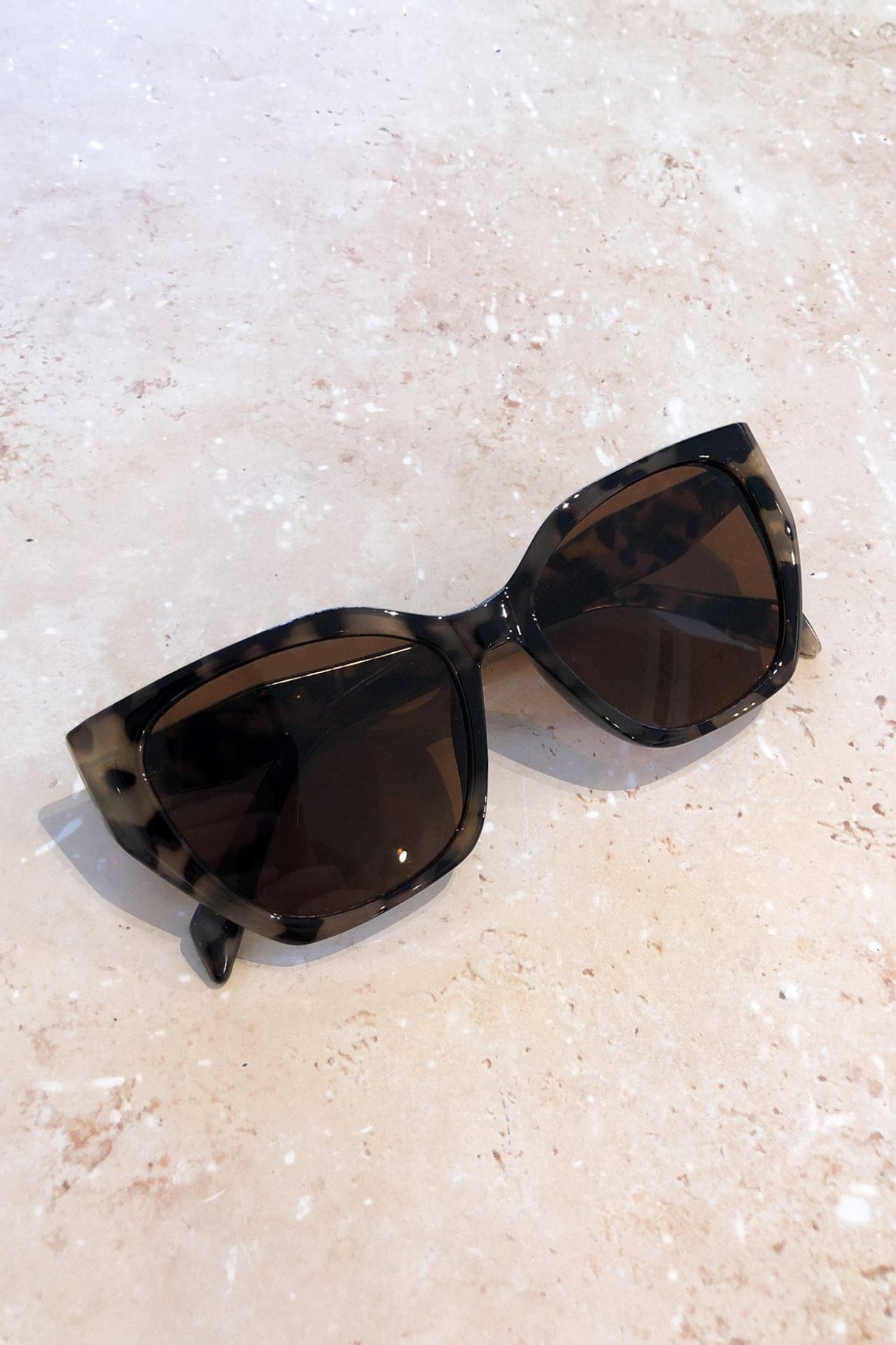 Tasmin Sunglasses - Tort