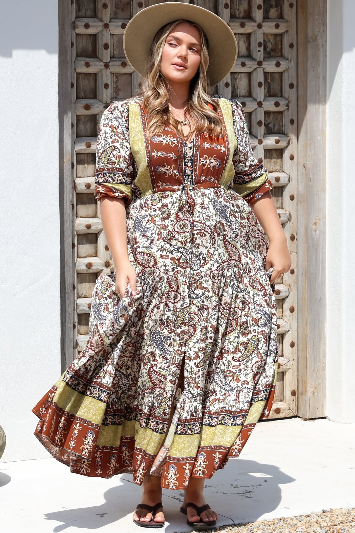 JAASE - Tessa Maxi Dress: A Line Pull Tie Waist Dress in Oakie Print