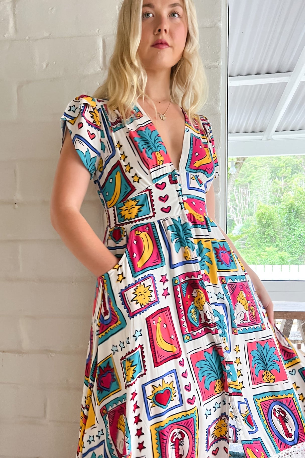 JAASE - Tabitha Maxi Dress: A Line Cap Sleeve Dress in Alice Print