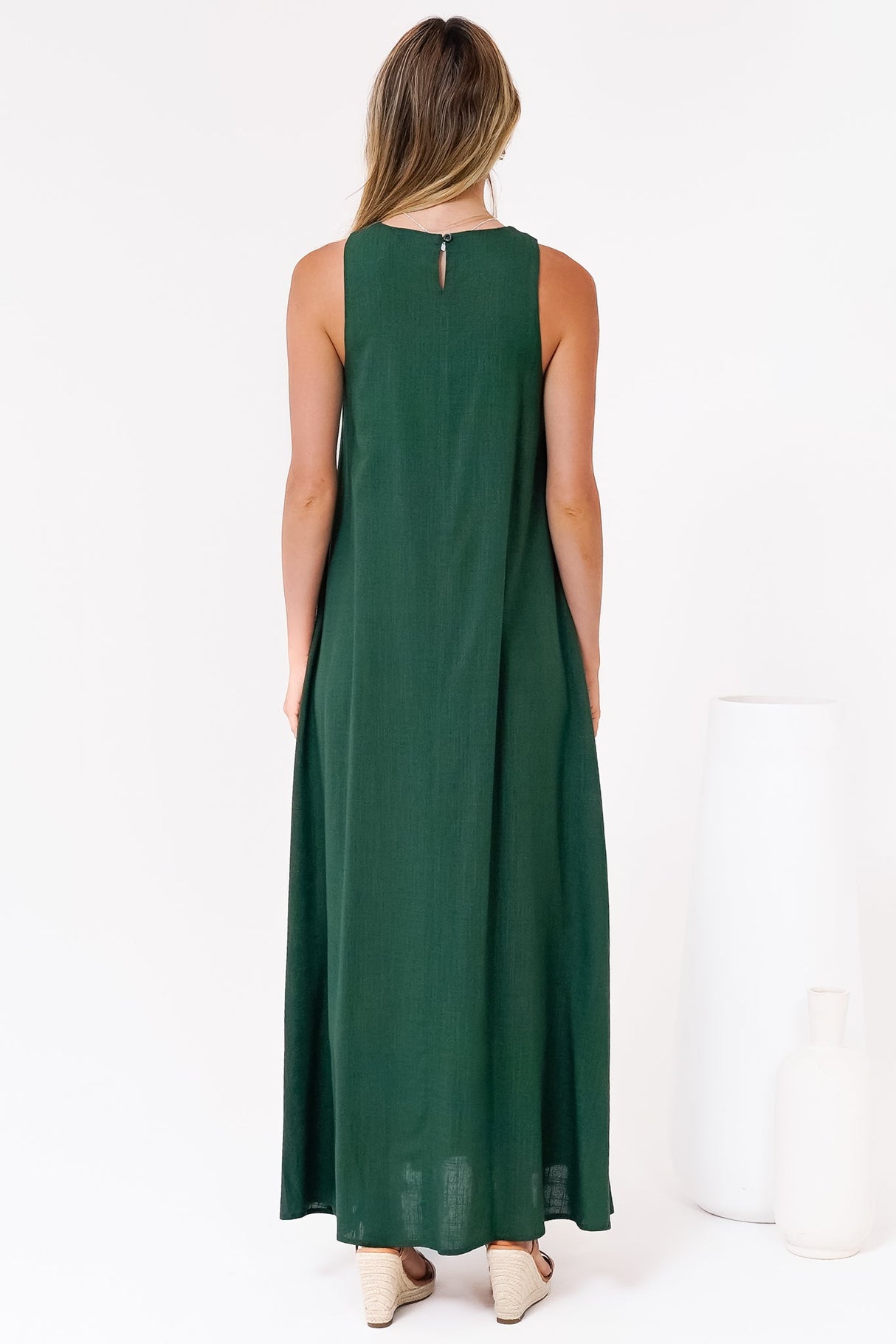 Tineshe Maxi Dress - Crew Neck Streamlined Sleeveless Dress with Pockets in Emerald