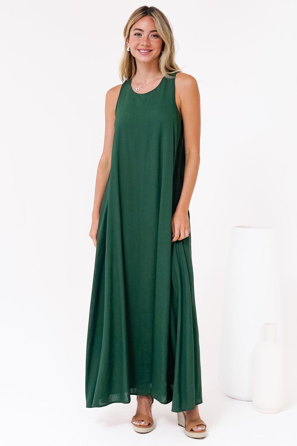 Tineshe Maxi Dress - Crew Neck Streamlined Sleeveless Dress with Pockets in Emerald