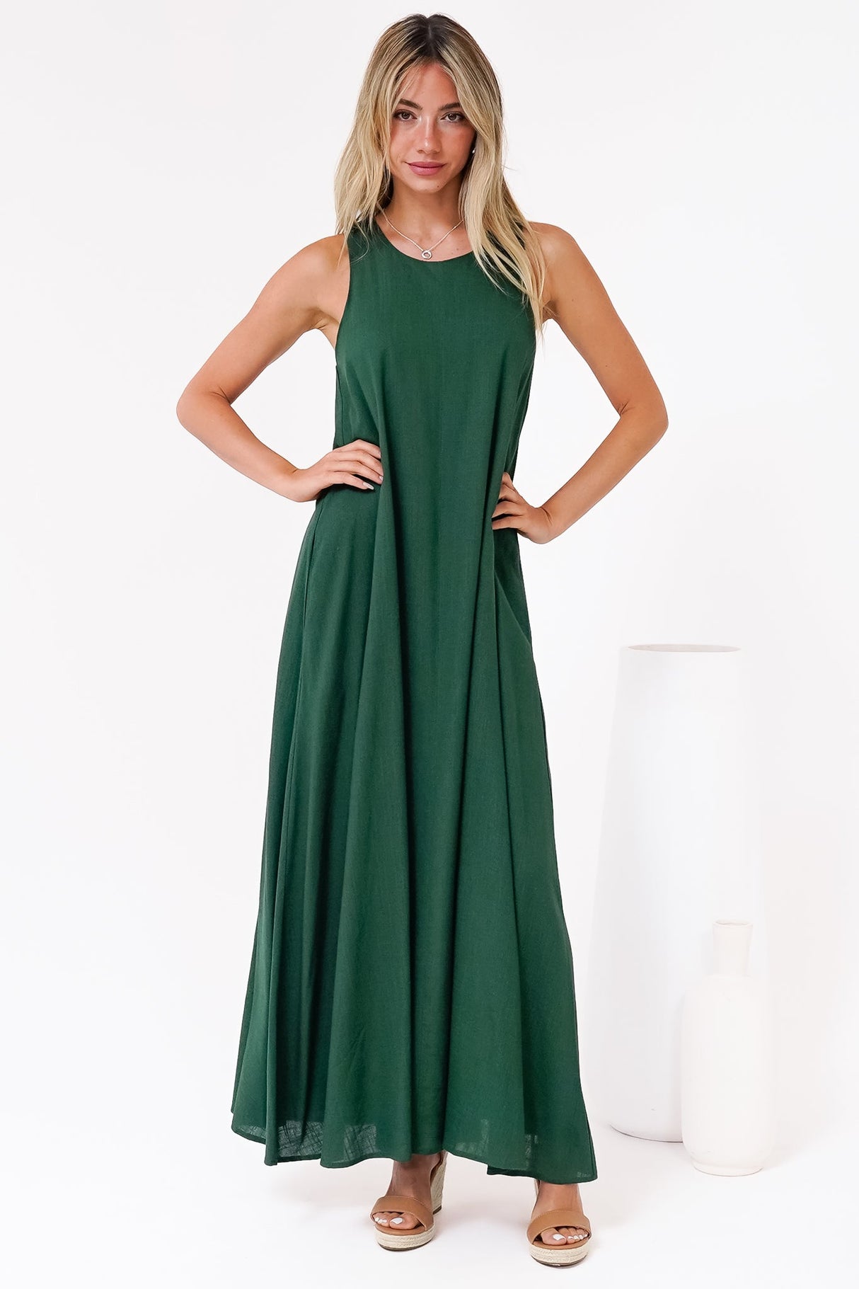 Tineshe Maxi Dress - Crew Neck Streamlined Sleeveless Dress with Pockets in Emerald
