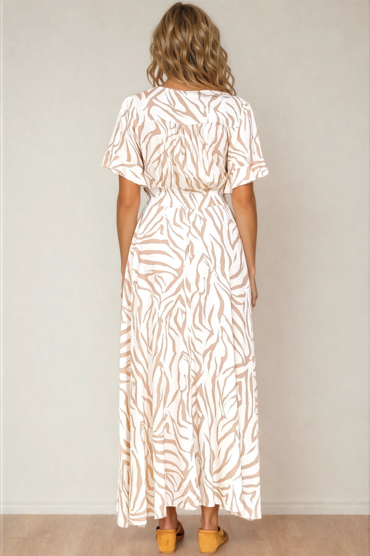 Tonia Maxi Dress - Short Sleeve V-Neck A-Line Dress in Cady Print Beige