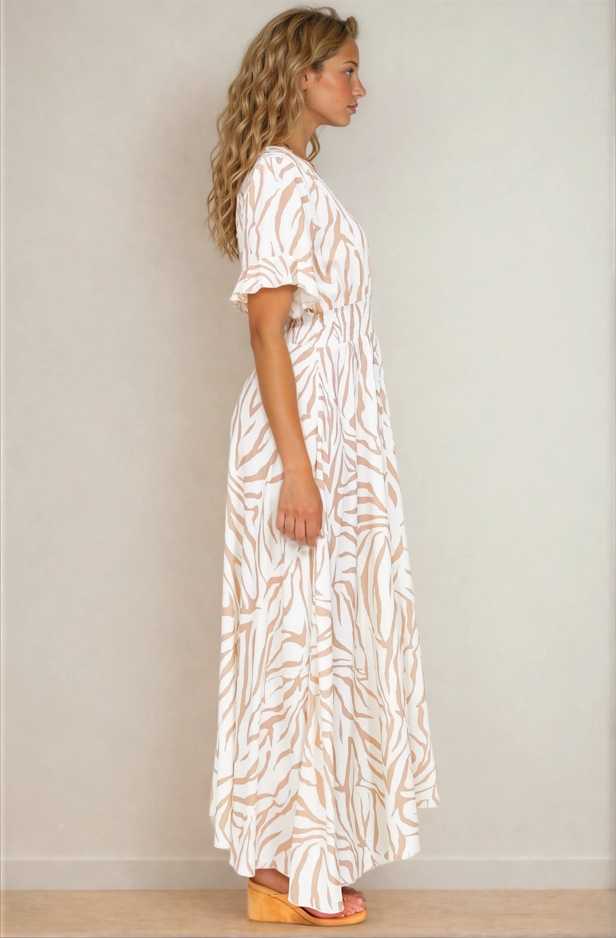 Tonia Maxi Dress - Short Sleeve V-Neck A-Line Dress in Cady Print Beige