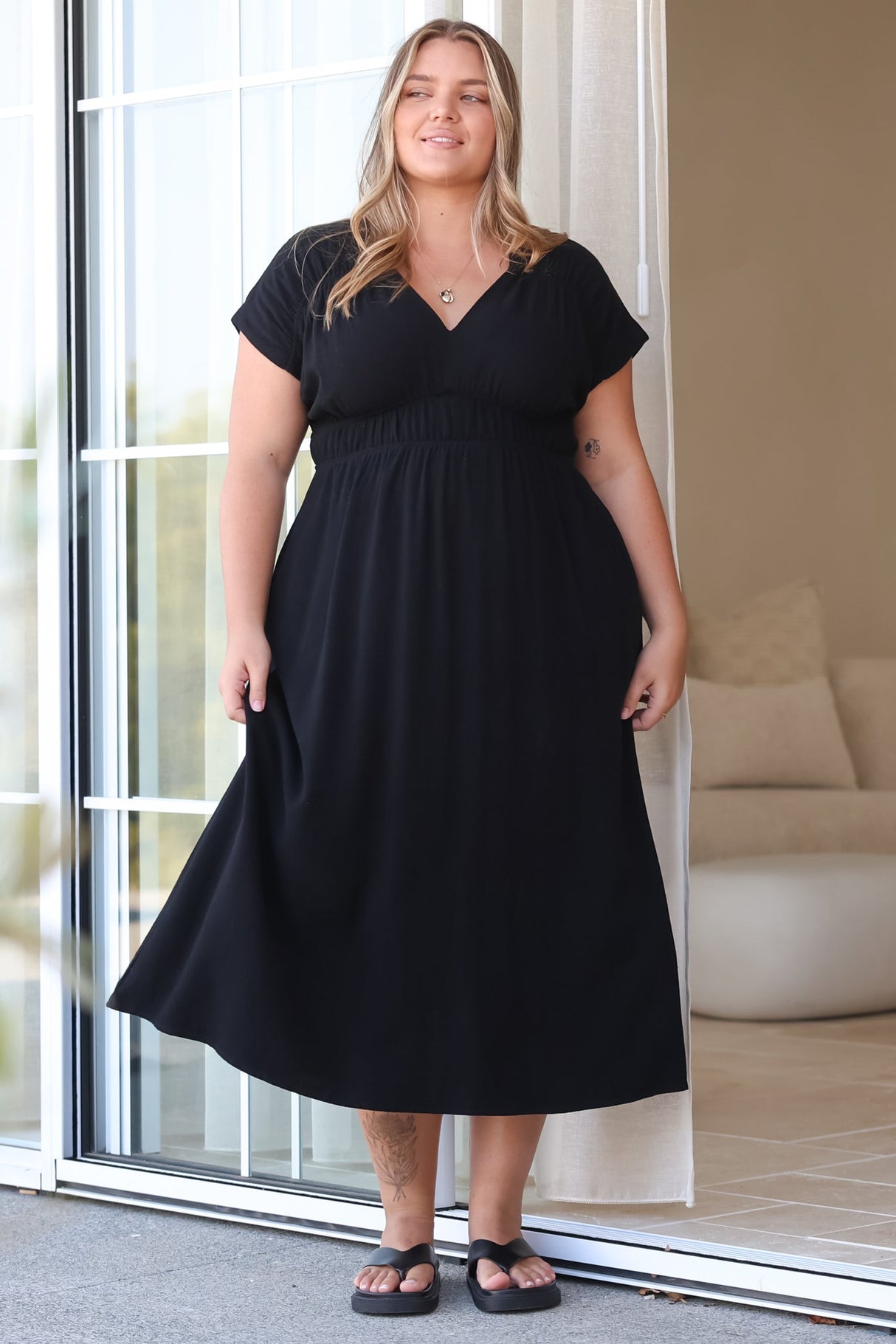 Torin Midi Dress - Gathered and Piping Detailed A-Line Dress with a V-Neckline in Black