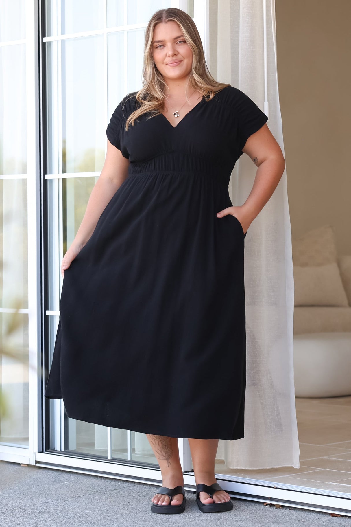 Torin Midi Dress - Gathered and Piping Detailed A-Line Dress with a V-Neckline in Black