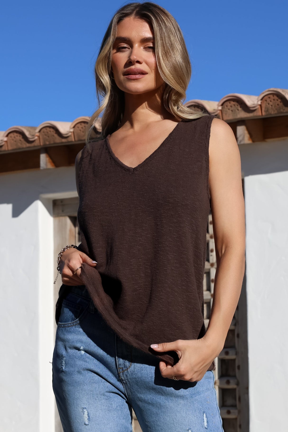 Valeria Top - Textured V-Neck Tank Top in Chocolate