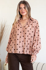 Yulissa Blouse - Wing Collar Button Down Scoop Hem Top in Pacey Spot Pink