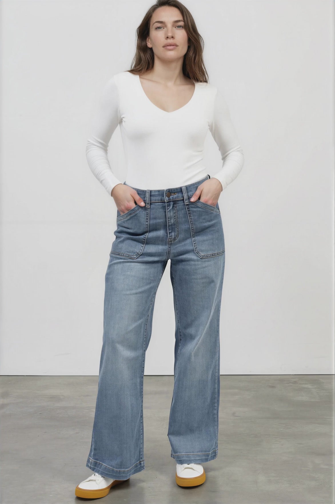 Amonie Jeans - High Waisted Wide Leg Jeans in Mid Wash Denim
