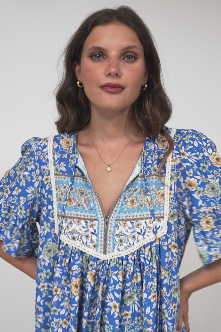 Dove Top - Relaxed Yoke Bodice Pull Over with Short Sleeves in Wynona Print Blue