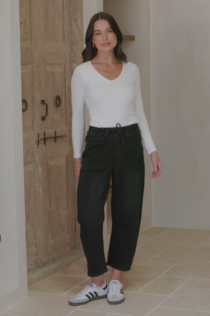 Lowen Barrel Jeans - Elasticated Waist Patch Pocket & Knee Detail Jeans in Black
