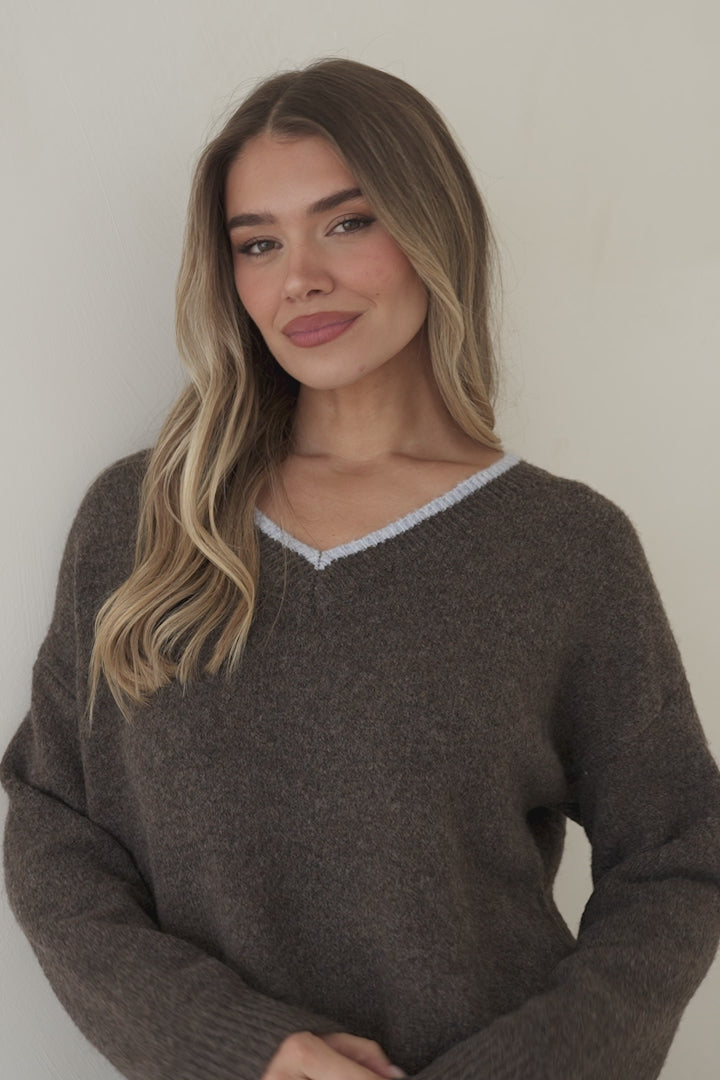 Edan Jumper - V-Neck Contrast Trim Step Hem Jumper in Chocolate