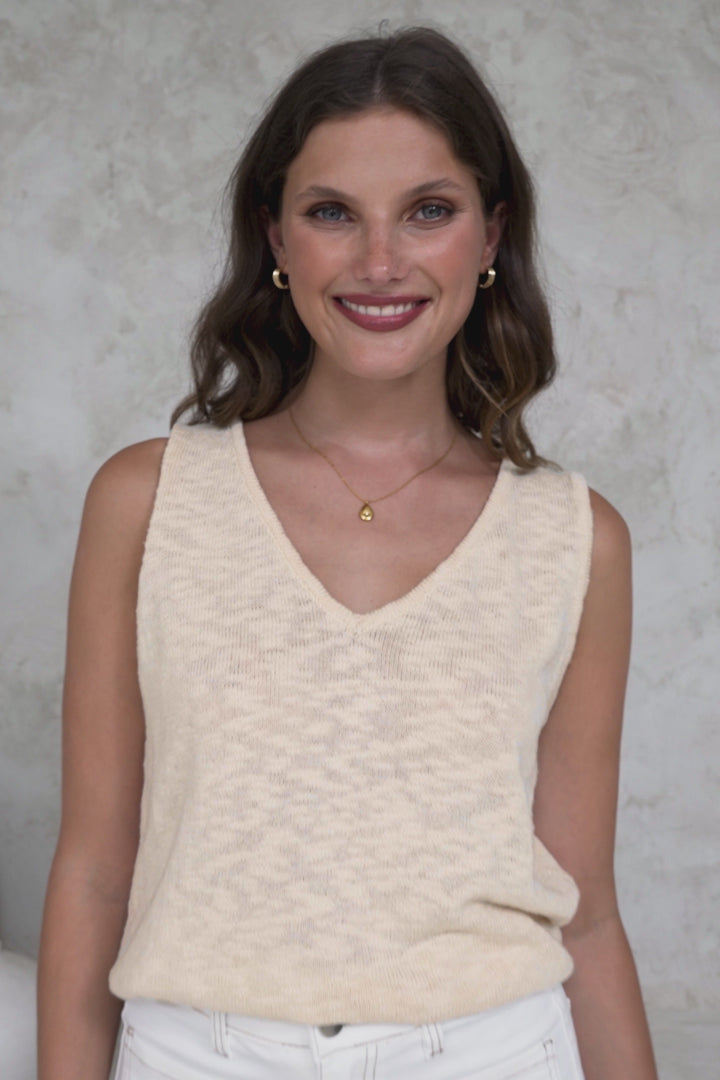 Valeria Top - Textured V-Neck Tank Top in Natural