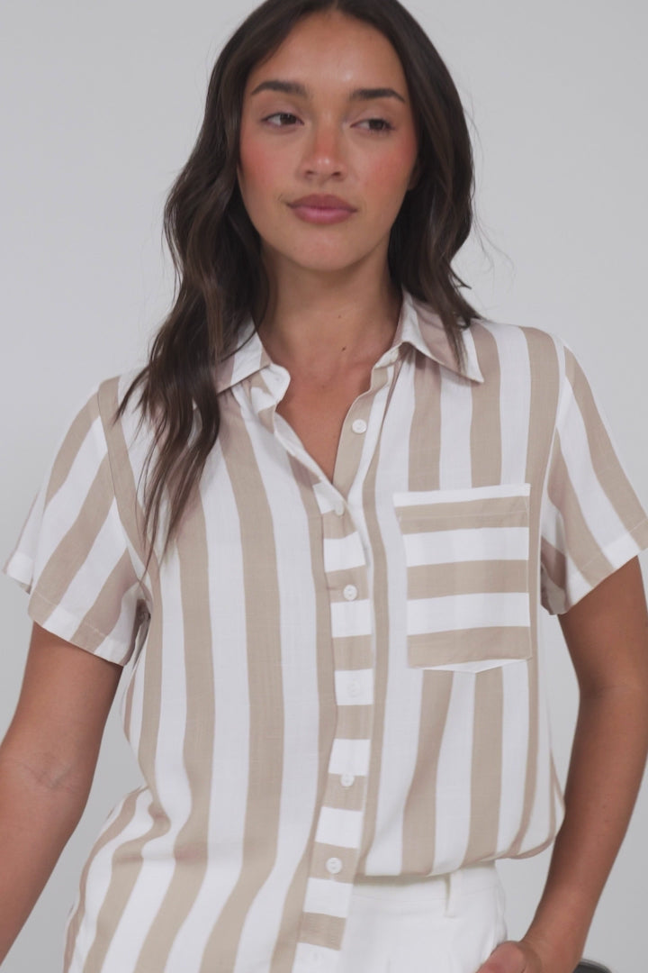 Wynn Shirt - Collared Button Down with Pocket in Gaubi Print Beige