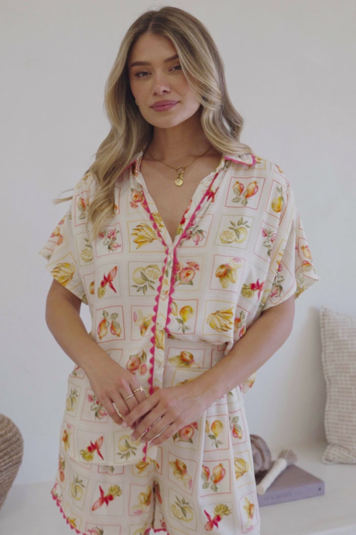 Stacy Shirt - Collared Button Down High-Low Shirt in Dahlar Print