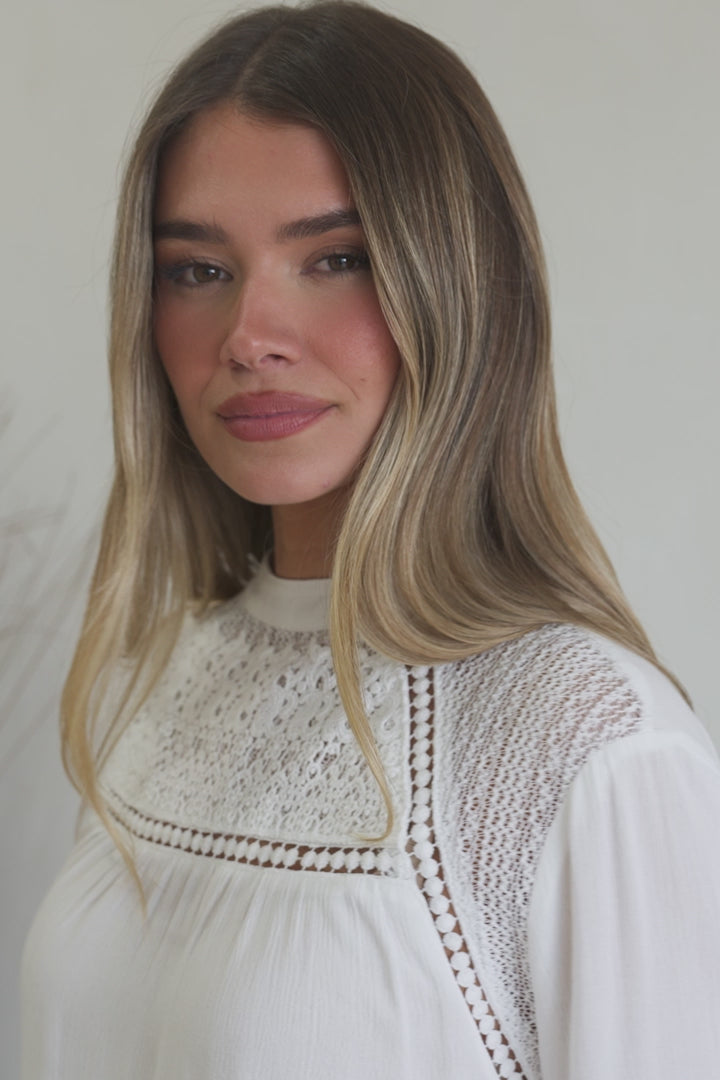 Sorbonne Top - Crew Neck Lace Splicing Pull Over with Balloon Sleeves in White