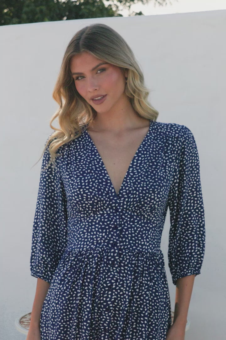 Arleni Midi Dress - V-Neck A-Line Dress with 3/4 Sleeves in Bell Print Navy