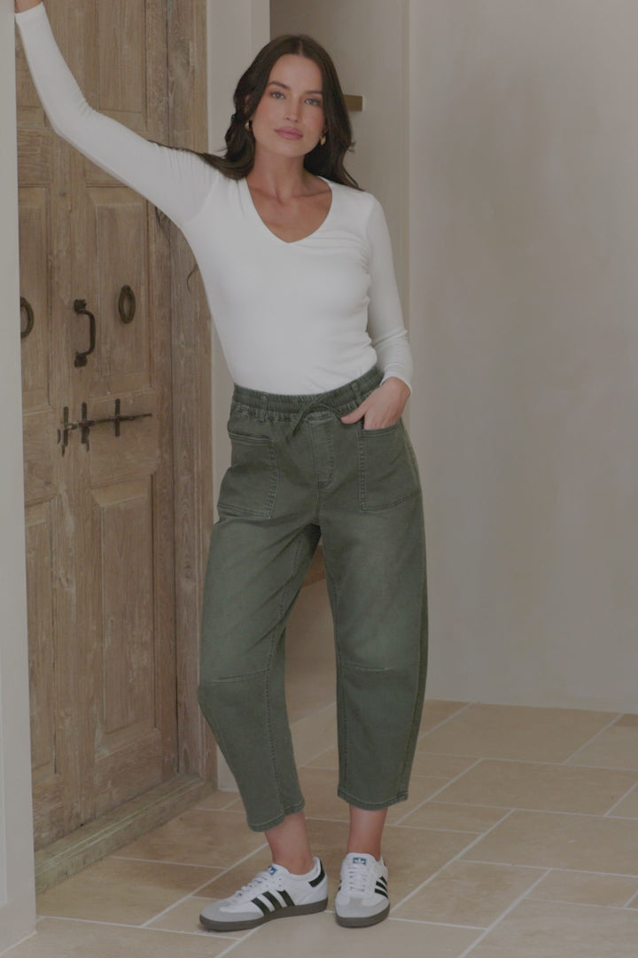 Lowen Barrel Jeans - Elasticated Waist Patch Pocket & Knee Detail Jeans in Khaki