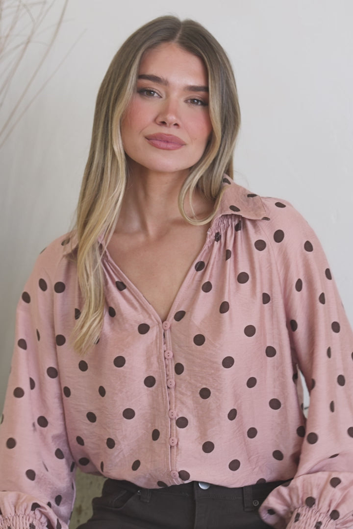 Yulissa Blouse - Wing Collar Button Down Scoop Hem Top in Pacey Spot Pink