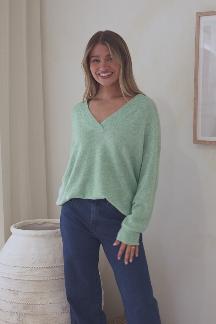 Donoven Jumper - V Neck Lightweight Knit with Ribbed Hemlines in Light Green