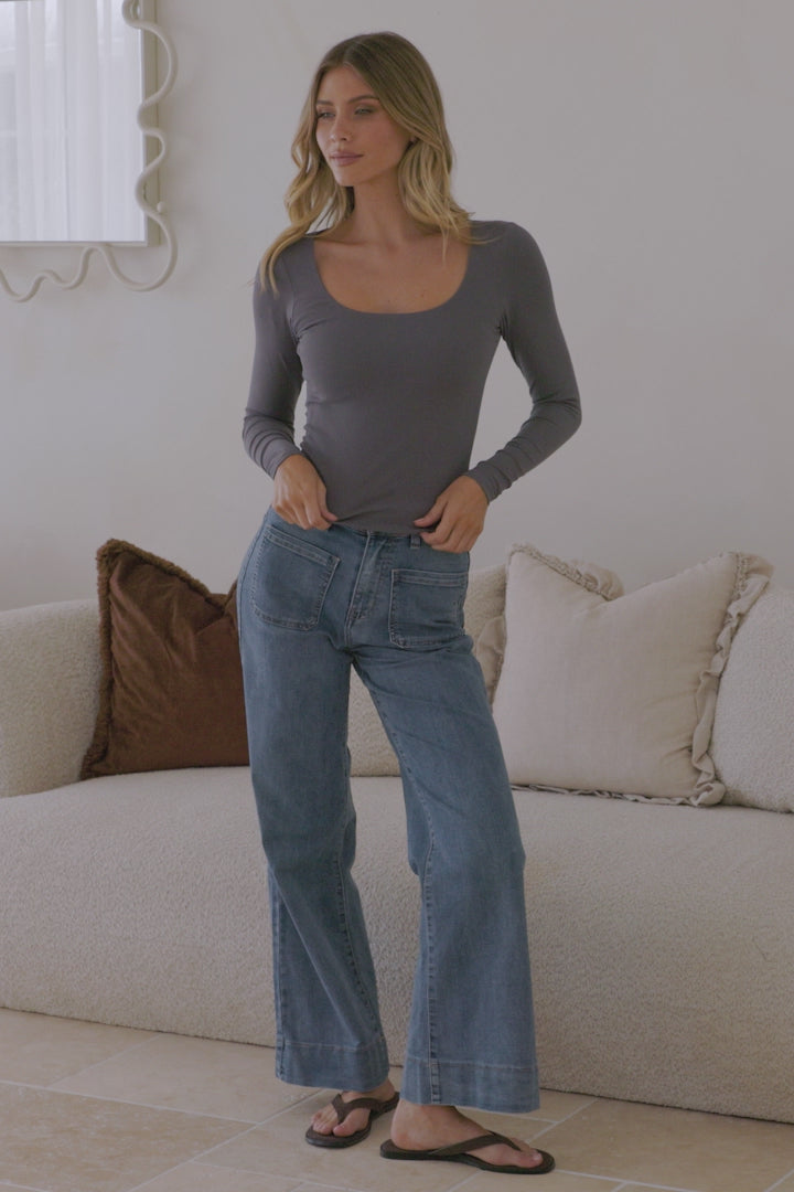 Duncan Top - Scoop Neck Stretchy Long Sleeve Basic Top in Charcoal