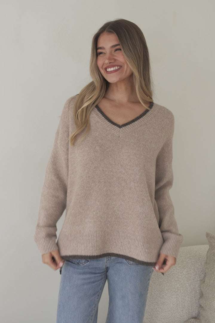 Edan Jumper - V-Neck Contrast Trim Step Hem Jumper in Brown