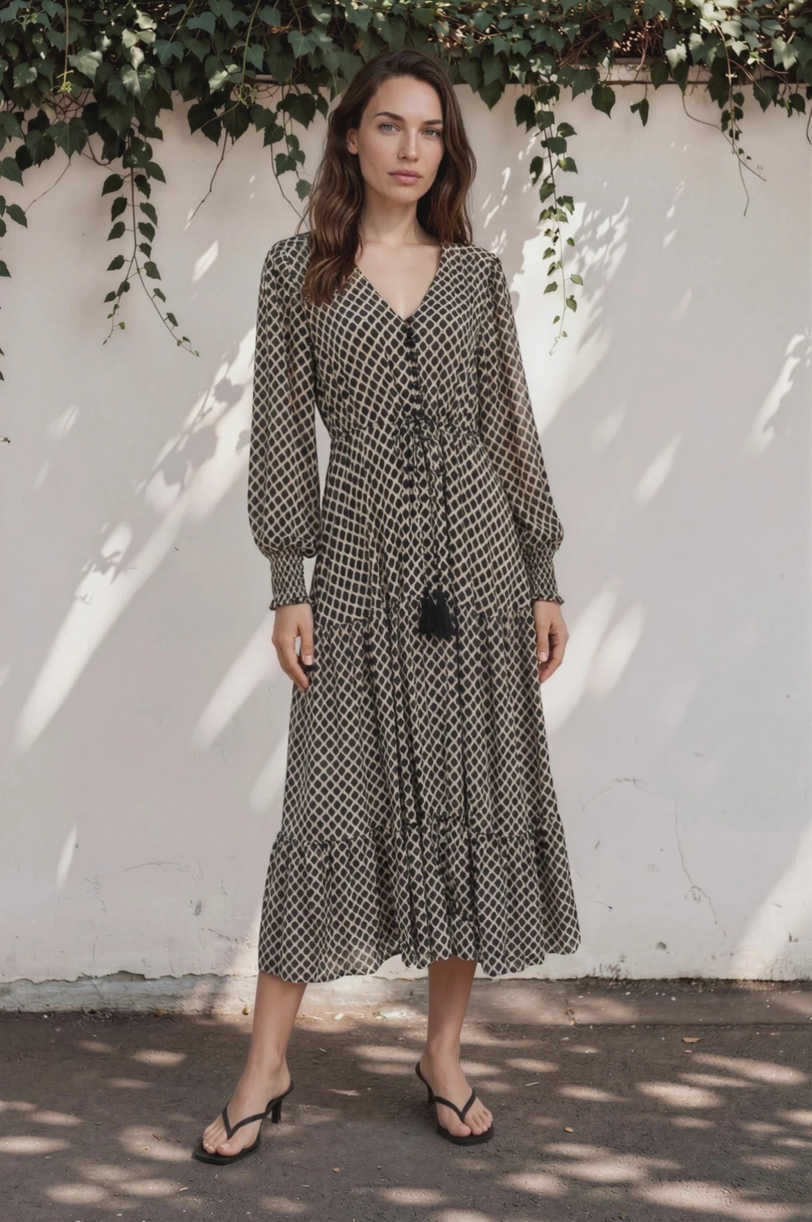 Macey Maxi Dress - V neckline Dress with Long Sleeves Hexy Print Black