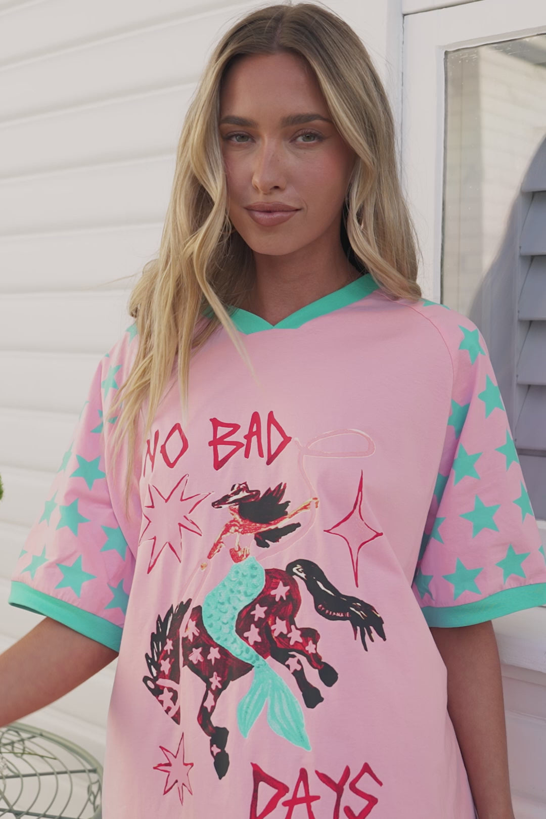 No Bad Days Tee - Graphic Print Short Sleeve T-Shirt in Pink
