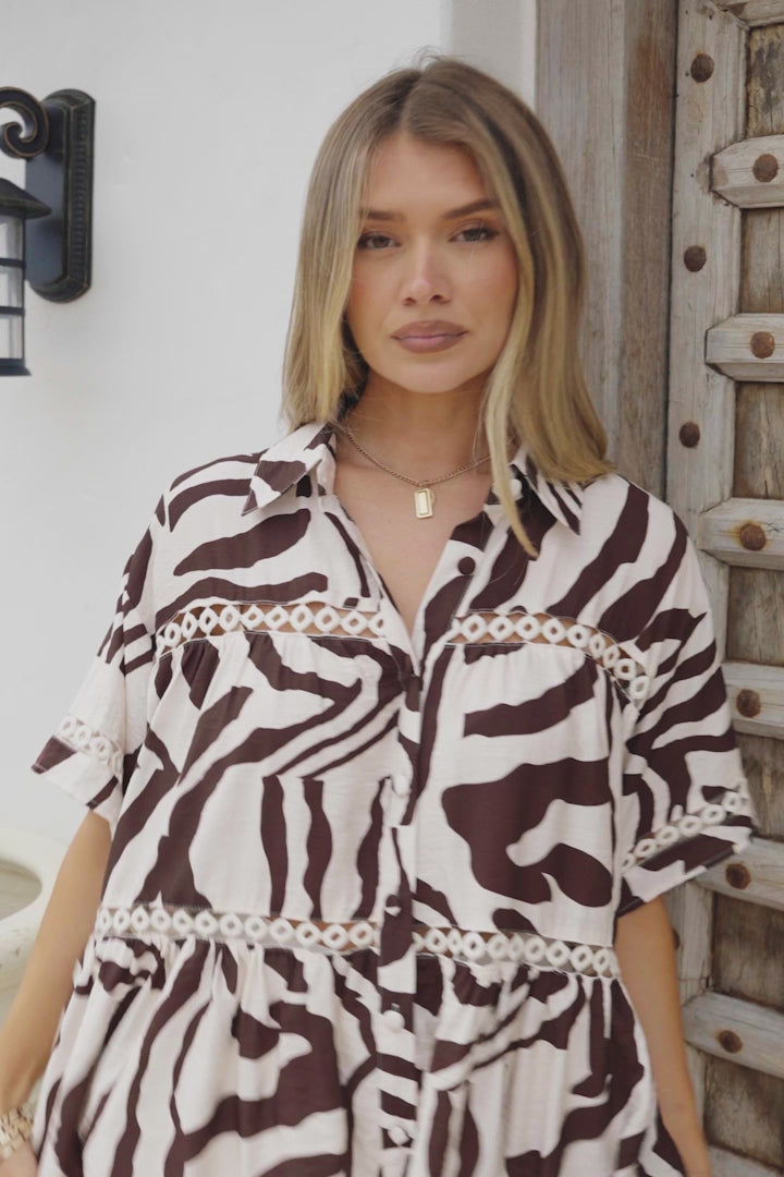 Leyana Shirt - Collared Cut Out Insert Button Down in Mustique Print