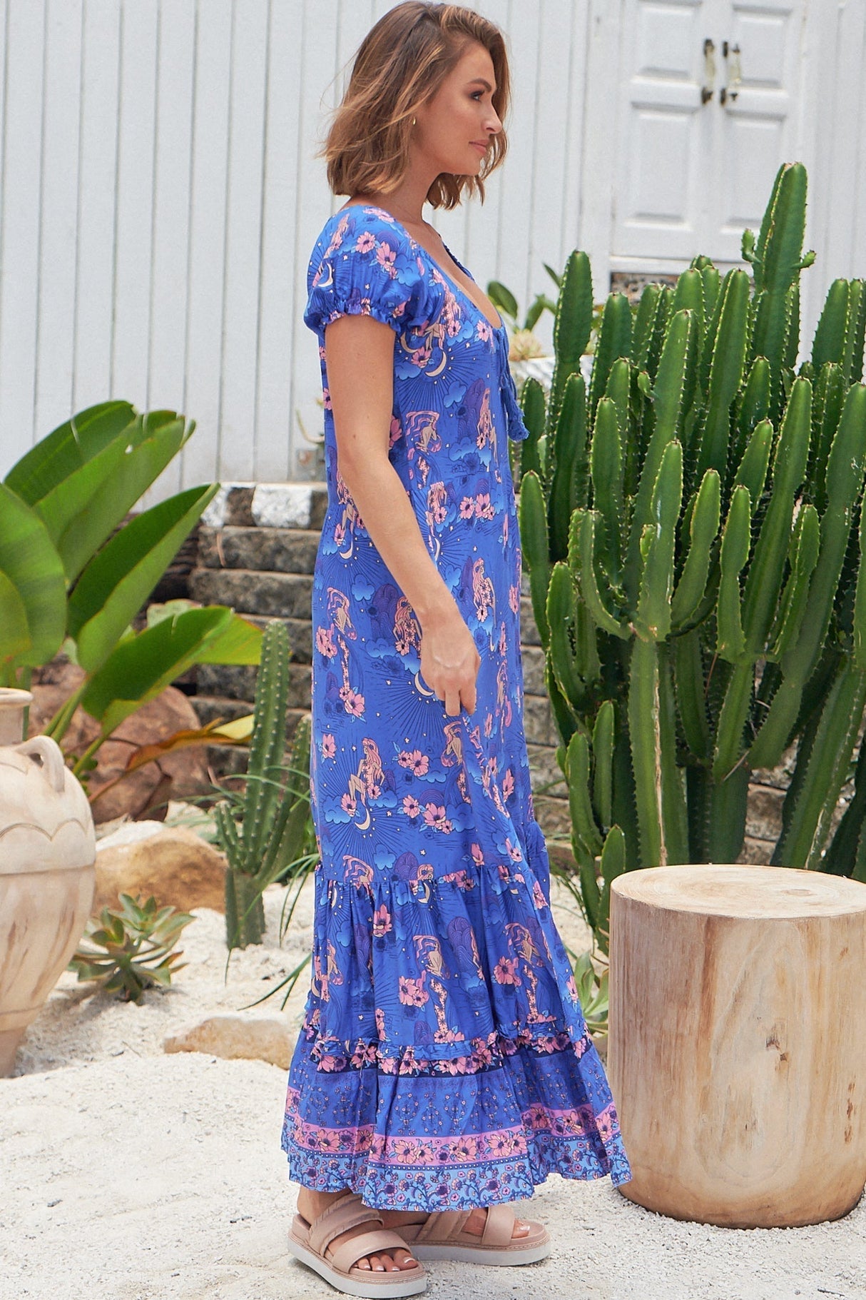 JAASE - Saria Maxi Dress: Scoop Neckline Slimline Dress in Soleil Print