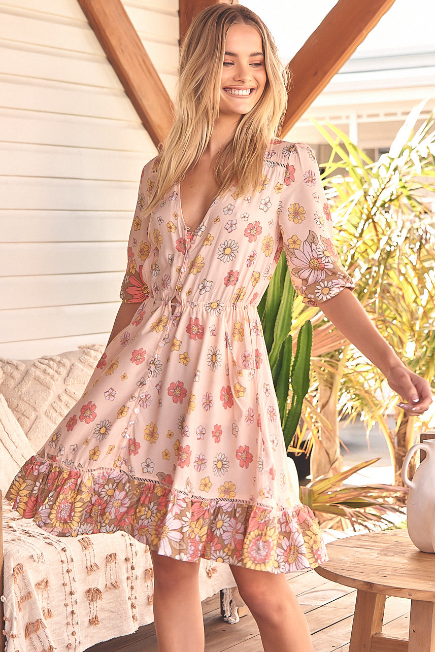 JAASE - Denver Mini Dress: A Line Mini Dress with Pockets in Daisies Print