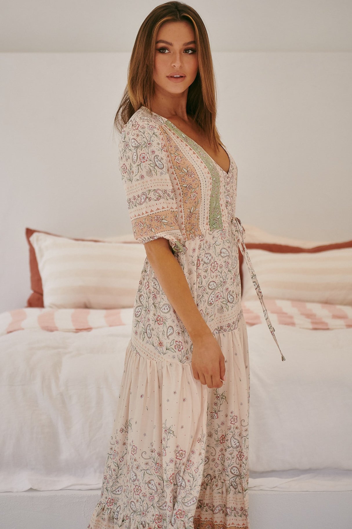 JAASE - Tessa Maxi Dress: A Line Pull Tie Waist Dress in Mist Flower Print