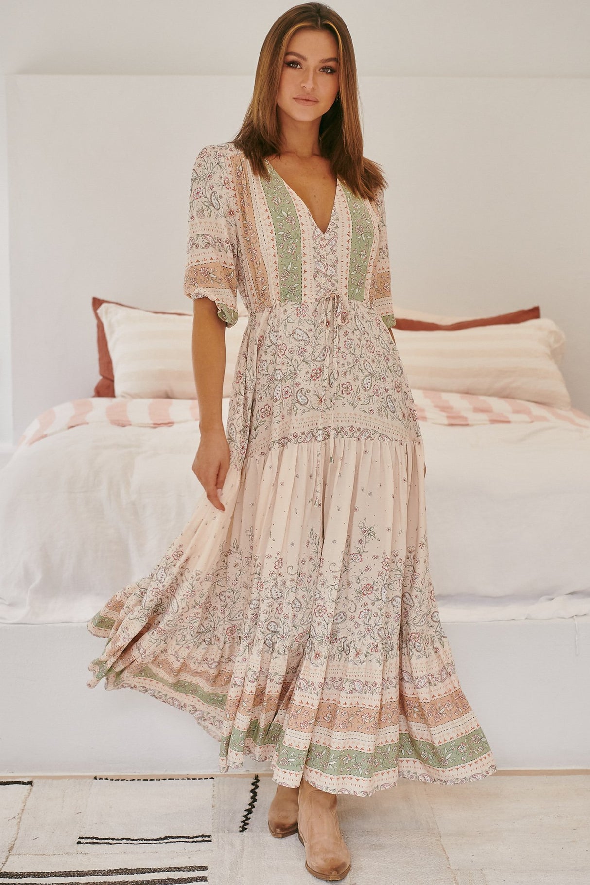 JAASE - Tessa Maxi Dress: A Line Pull Tie Waist Dress in Mist Flower Print